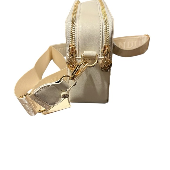 Valentino Orlandi Cream Crossbody Camera Bag with Gold Accents NWT - Picture 4 of 4